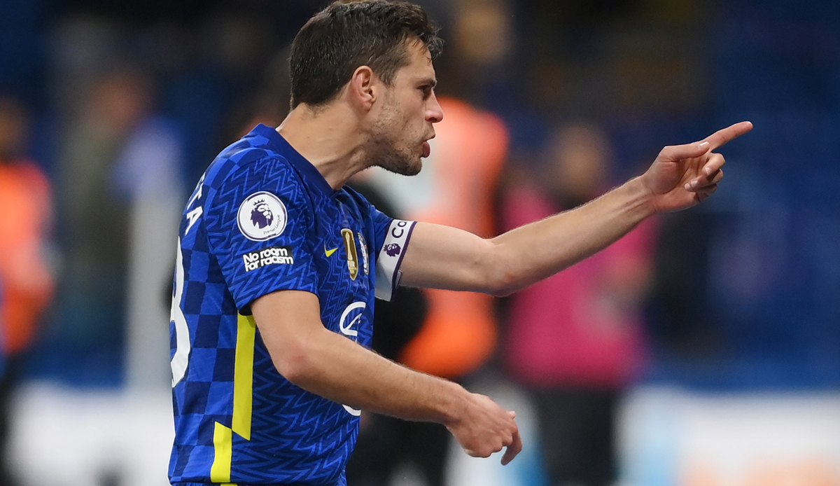 Cesar Azpilicueta clashes with Blues fans after Arsenal defeat