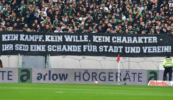 Borussia Mönchengladbach fans expressed their frustration in Freiburg in the form of a poster.