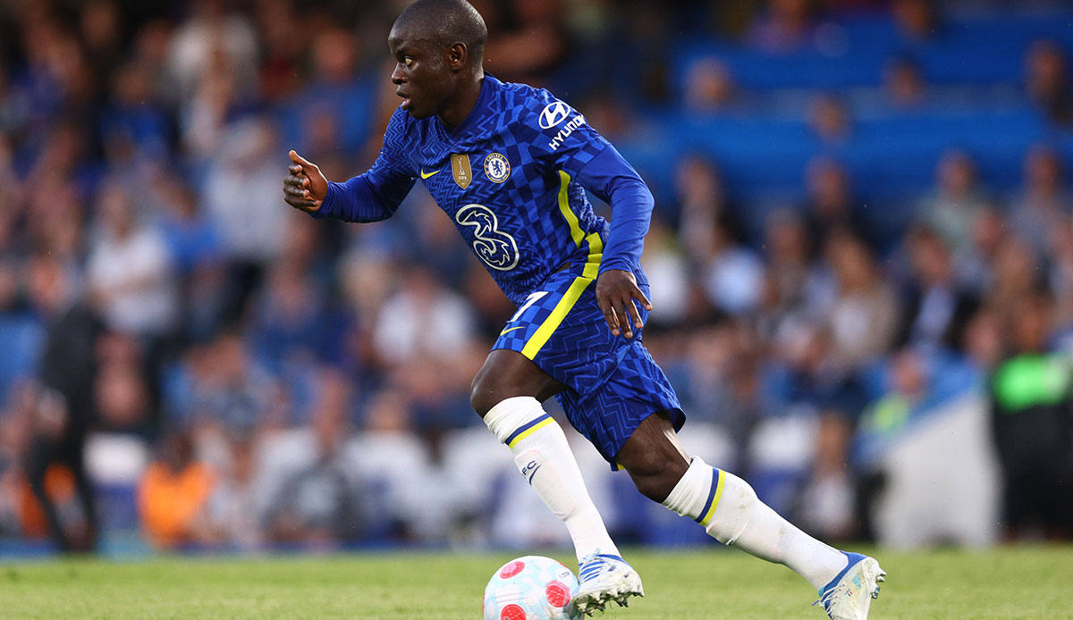 Switch to direct competitor?  Manchester United may have their sights set on Chelsea's N'Golo Kante